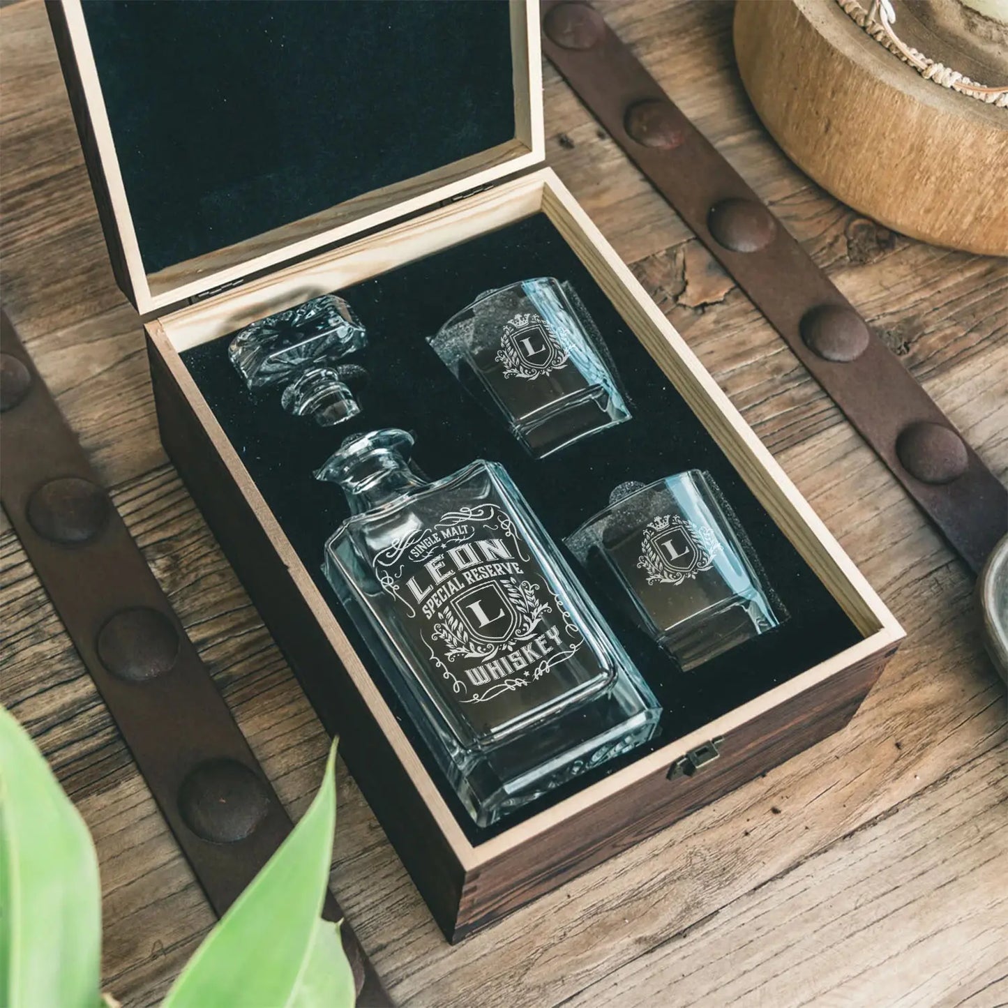 LEON A01 Personalized Decanter Set wooden box and Ice 9
